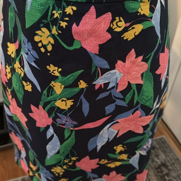 EUC J. Crew Floral Dress is size 6. - Picture 8 of 9